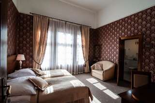 Отели типа «постель и завтрак» Pałac Myśliwski w Antoninie Antonin Двухместный номер с 2 отдельными кроватями-8