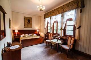 Отели типа «постель и завтрак» Pałac Myśliwski w Antoninie Antonin Двухместный номер с 2 отдельными кроватями-2